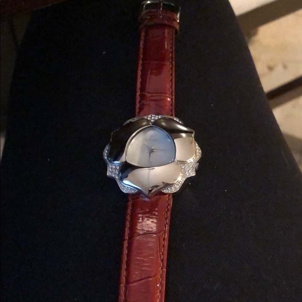 Watch - Picture 2 of 4